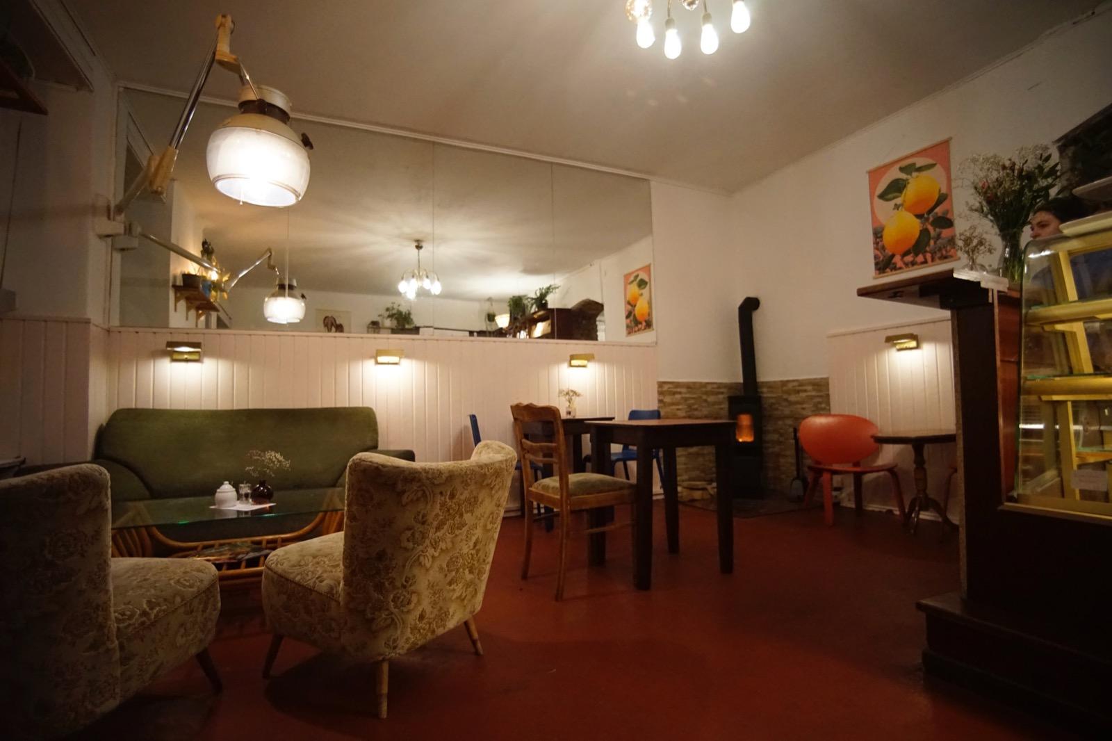 Interior atmosphere inside Café Alma Neukölln
